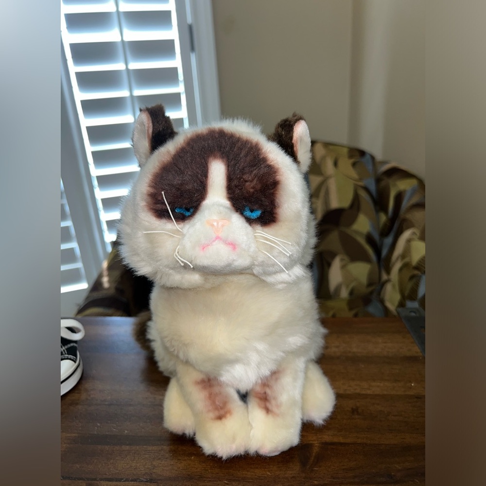 Grumpy Cat 10” Plush GUND Stuffed Animal Siamese Persian Cat Realistic